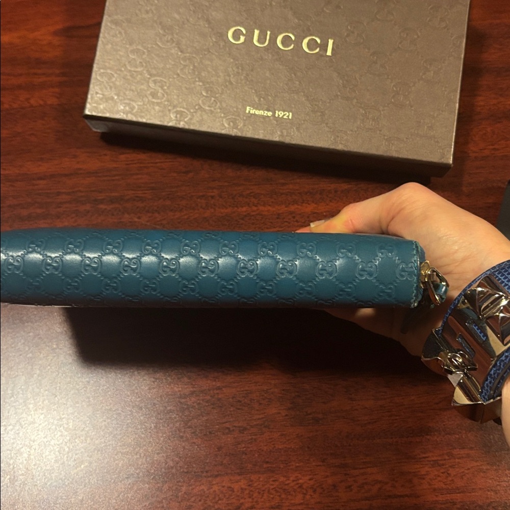 Gucci Teal Embossed Leather Wallet - Picture 6 of 7